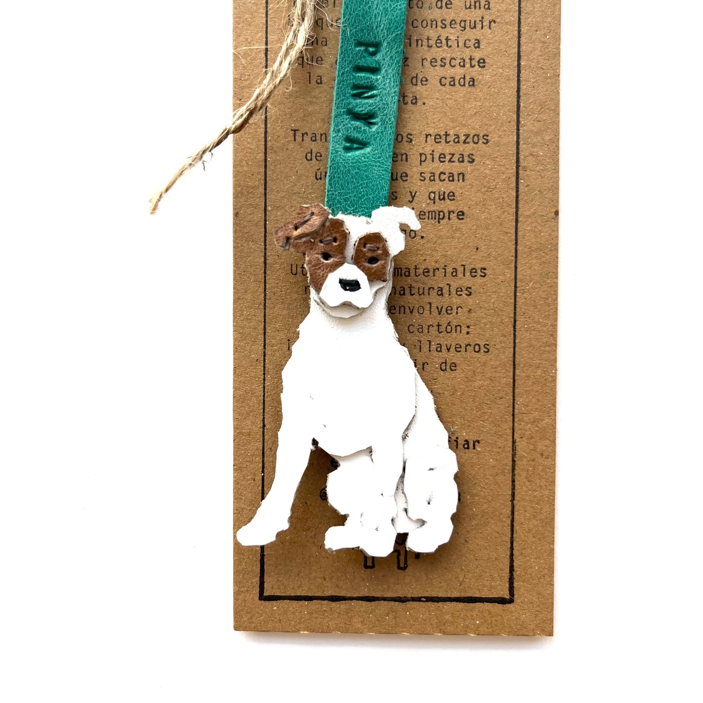 Llavero de Fox Terrier Chileno con manchas café en la cara