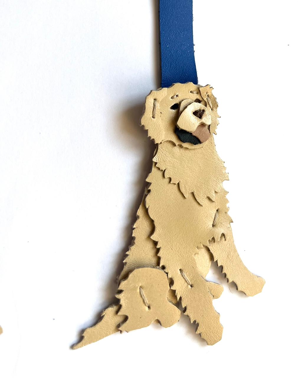 Llavero de Golden Retreiver con correa azul cobalto