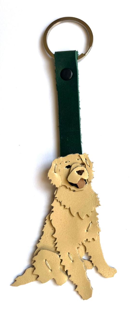 Llavero de Golden Retreiver con correa color verde oscuro